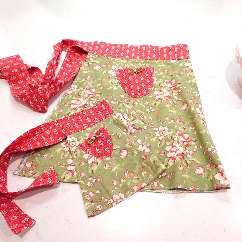 MOTHER / DAUGHTER half APRON SET